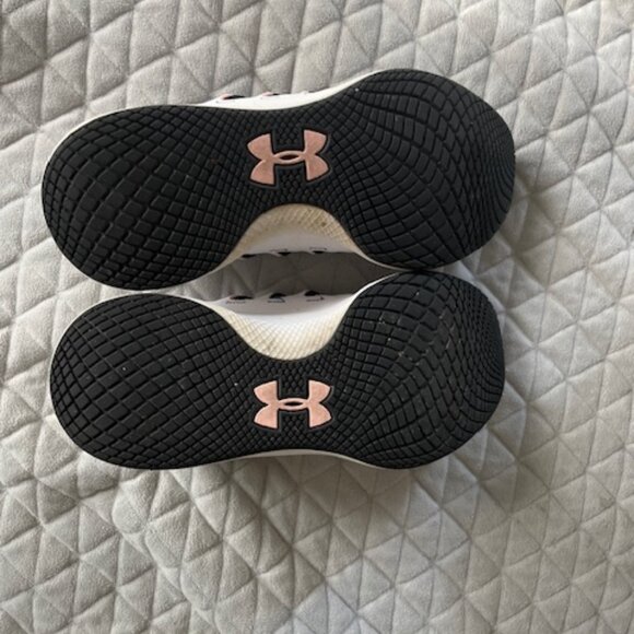 White, pink, and floral size 8.5 Under Armour shoes - Picture 5 of 5